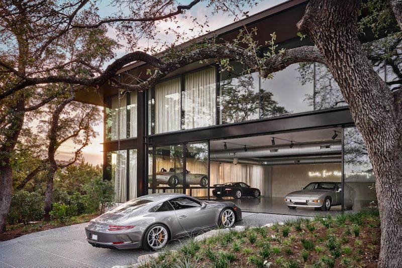 A arte do design de garagem: criando um luxuoso refúgio Porsche em sua propriedade imobiliária